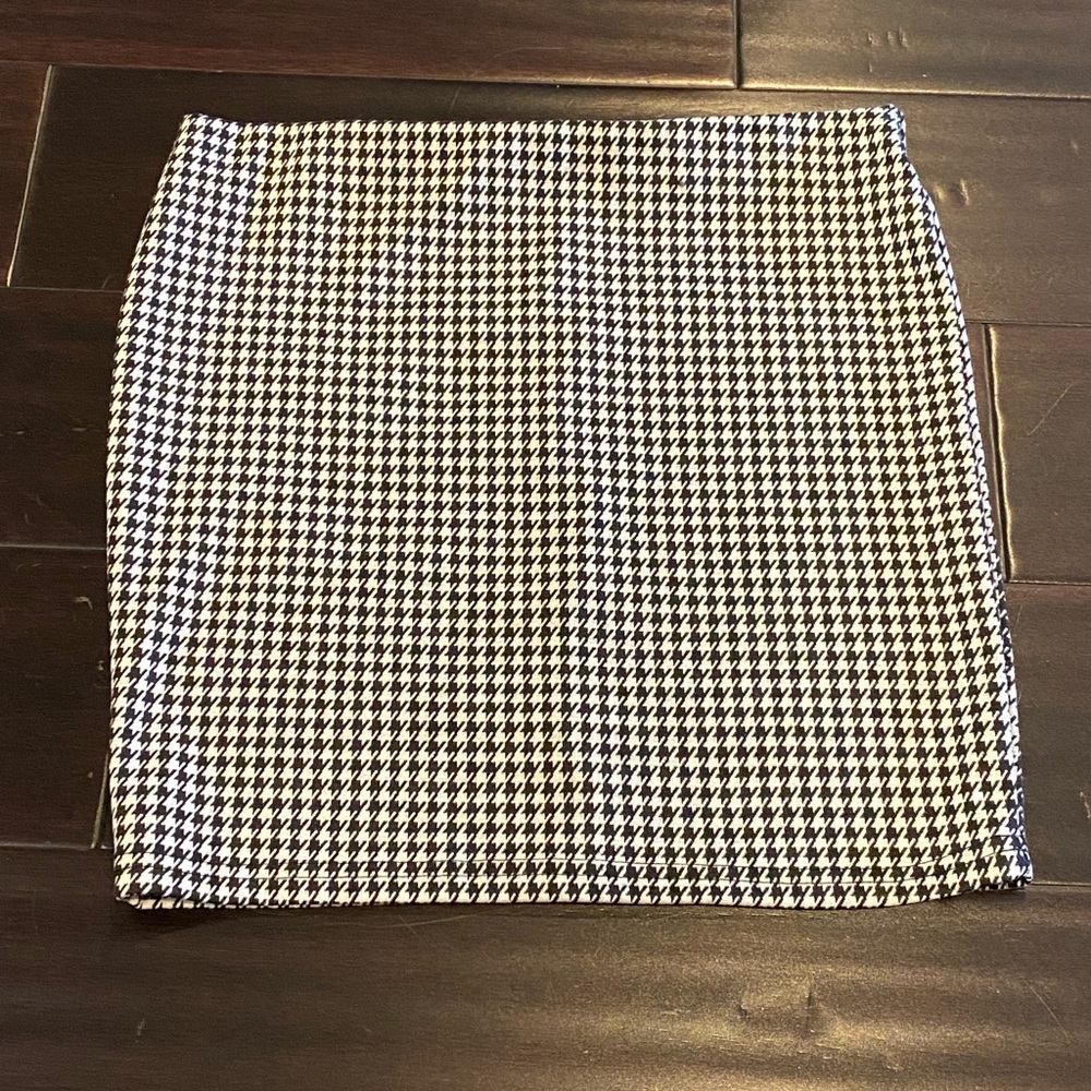 NWT Houndstooth Mini Skirt